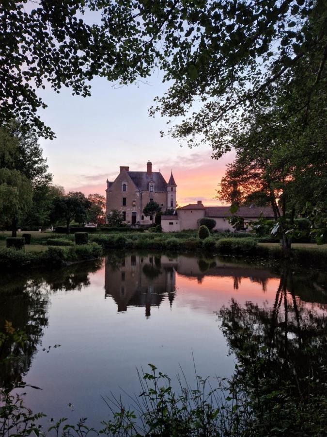 Chateau De La Verie Challans Exterior photo